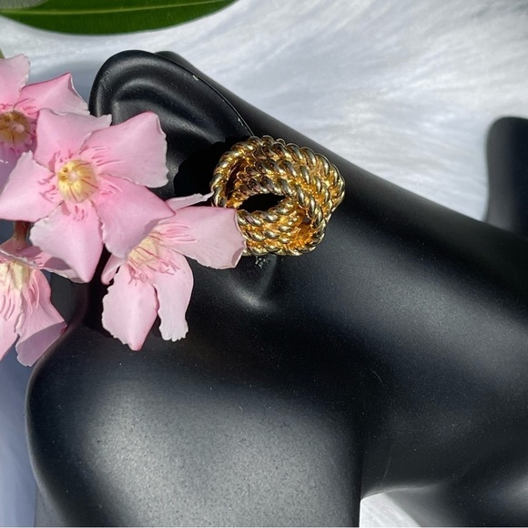 VINTAGE Carolee GoldTone Braided Rope Knot Clip On Earrings - Picture 4 of 9